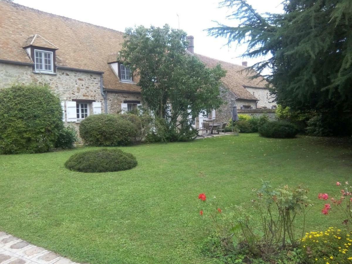 Domaine Des Trois Chateaux Moisenay 外观 照片