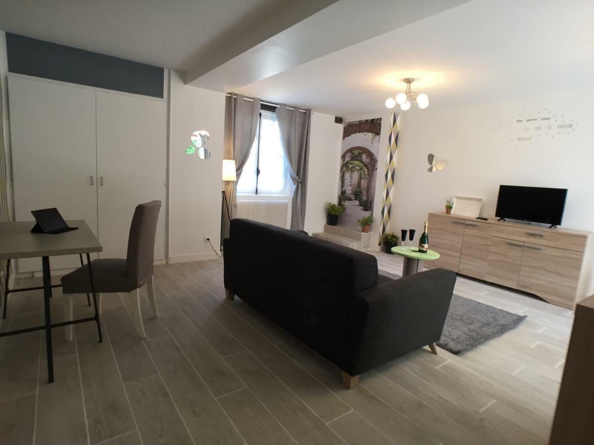 Domaine Des Trois Chateaux Moisenay 外观 照片